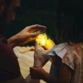 NOWY Glo Pals, Kostki sensoryczne świecące w wodzie Alex - zabawka kąpielowa, kolor żółty