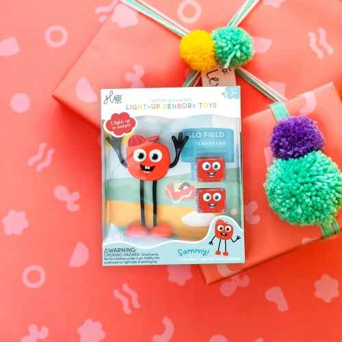NOWY Glo Pals, Postać do kąpieli Sammy - zestaw z dwiema kostkami sensorycznymi świecącymi w wodzie