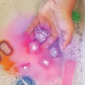 ABBY GLO PALS, 4 KOSTKI sensoryczne świecące w wodzie - ULICA SEZAMKOWA - zabawka kąpielowa