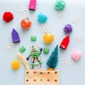 CHRISTMAS PALL POSTAĆ GLO PALS - edycja świąteczna - zestaw z dwiema kostkami sensorycznymi świecącymi w wodzie